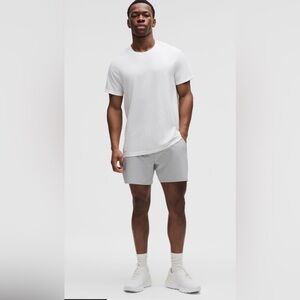 Lululemon Men’s Pace Breaker Timeless Shorts 5 in - Silver Drop